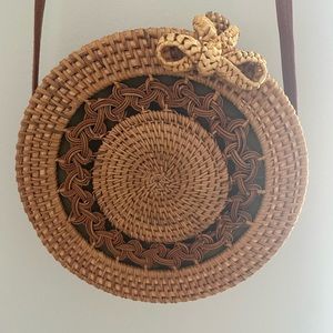 Cute vacation straw round crossbody